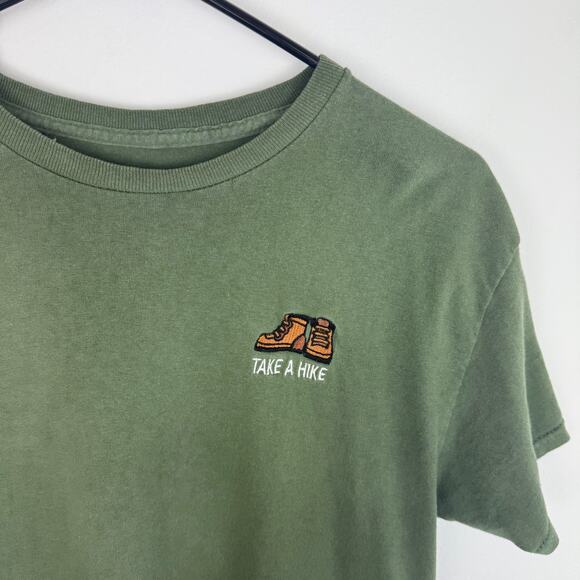 Riot Society Crewneck Take A Hike Boots 100% Cotton Hiking Green T-Shirt Medium - Picture 4 of 9